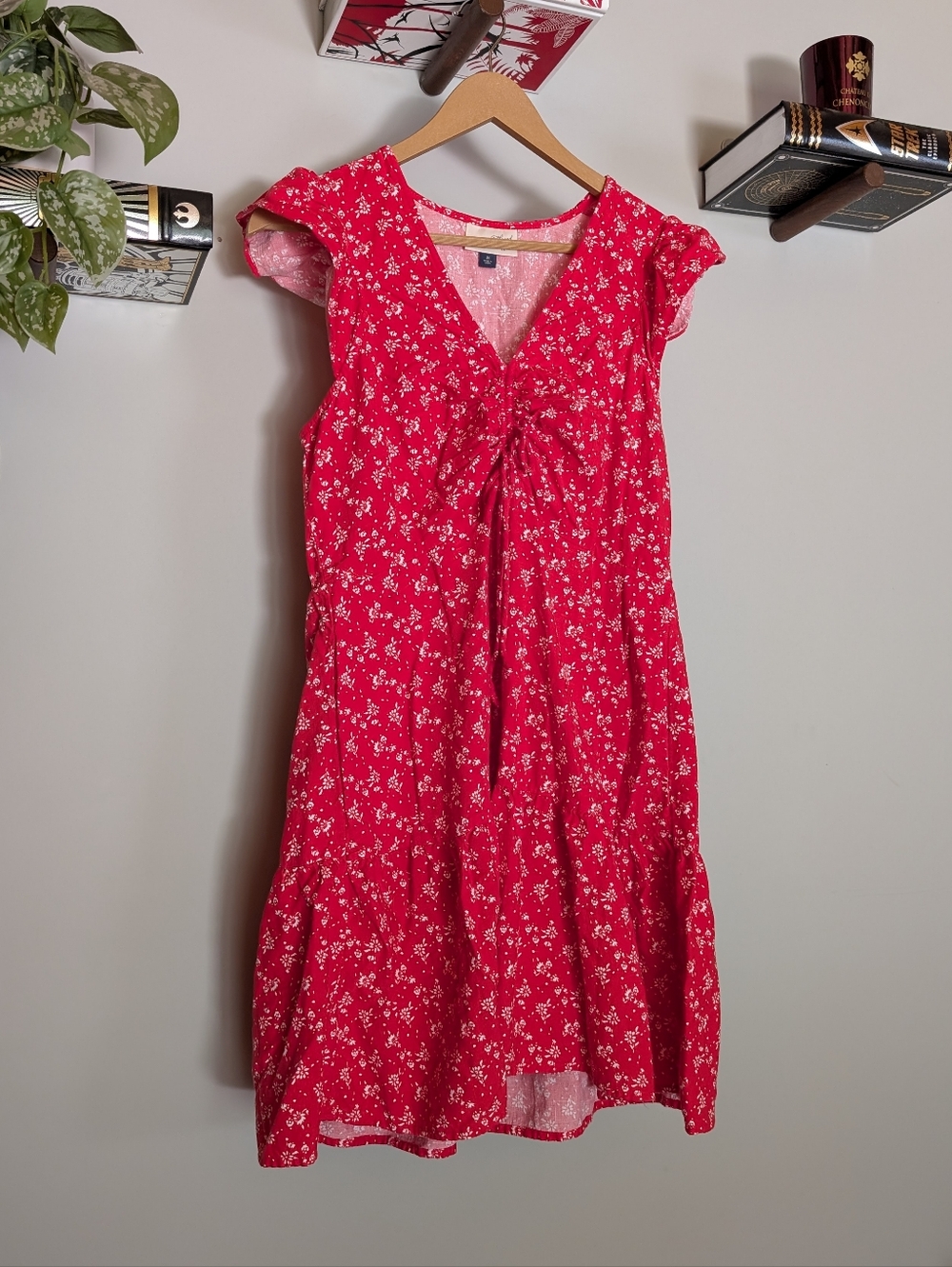 Universal Thread Red Floral V-Neck Dress Flutter Sleeve - Medium